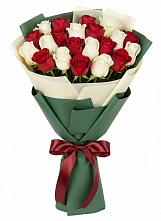 Букет Микс из красных и белых роз в Подгорной Ставропольского края