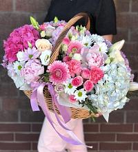 Цветочная композиция из Розы, Хризантемы, Пионы и Лизиантусы в корзине в Подгорной Ставропольского края