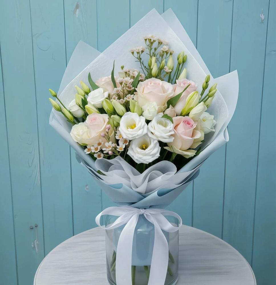 Букет цветов из: Розы и Лизиантусы в Подгорной Ставропольского края