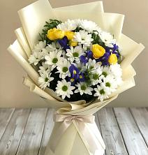 Букет цветов из:  Ирисы, Хризантемы и Розы в Подгорной Ставропольского края